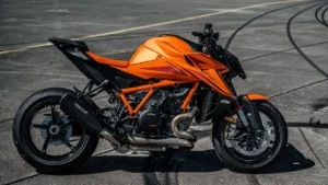 KTM 1390 સુપર ડ્યુક આર: તેની લૉન્ચ અને મુખ્ય વિશેષતાઓ વિશે જાણો